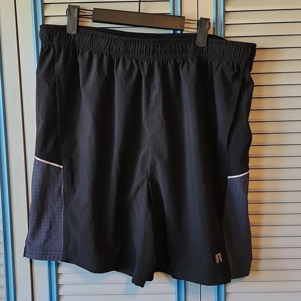 Final Sale Russell Black Athletic Shorts - Picture 2 of 12